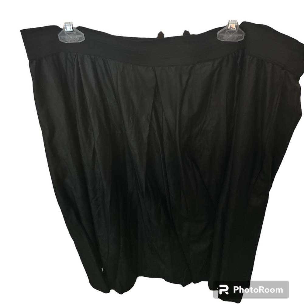 NWOT ING USA black faux leather skirt midi size three x really nice 👍